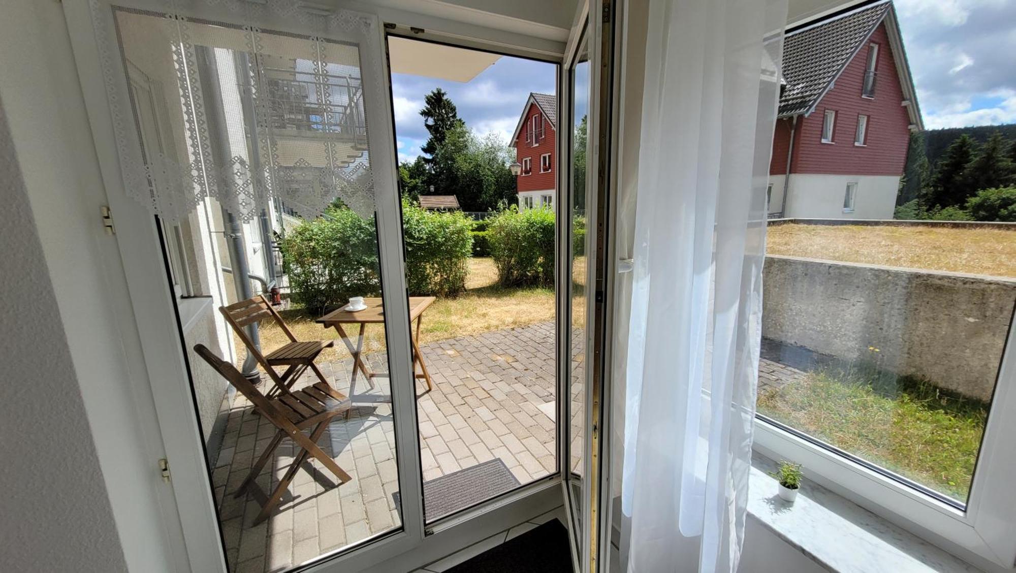 Wohlfuehl-ferienwohnung Mit Tiefgarage Im Gruenen