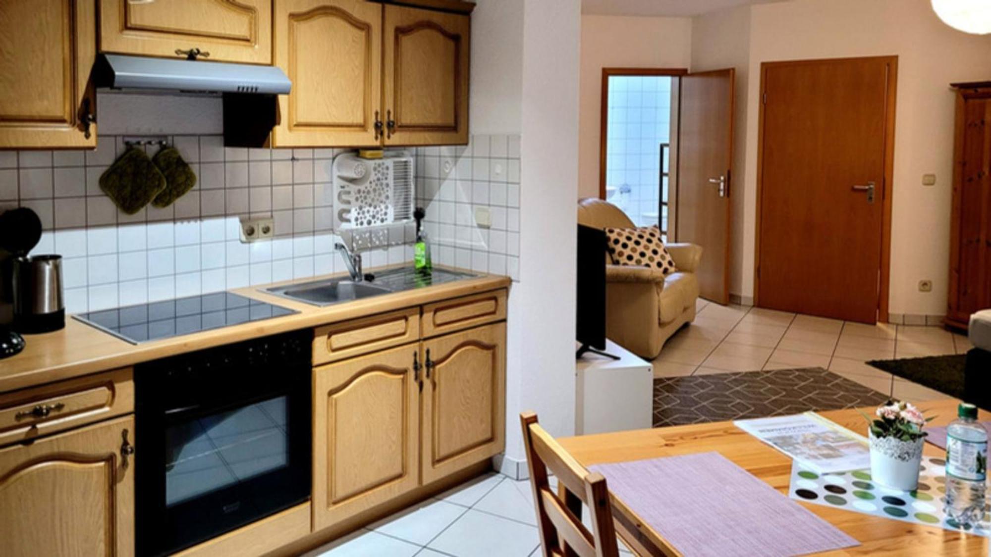 Wohlfuehl-ferienwohnung Mit Tiefgarage Im Gruenen Appartement *